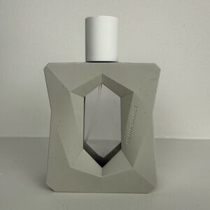 Ariana Grande perfume